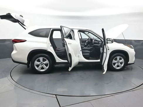 Used 2021 Toyota Highlander LE image 54
