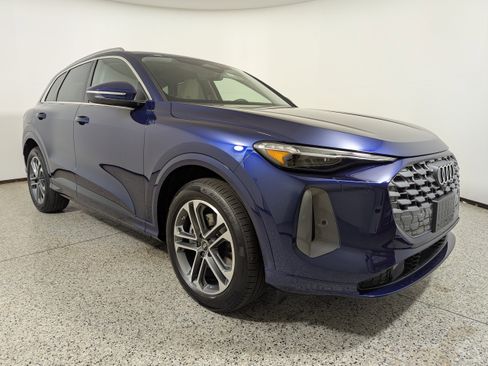 New 2025 Audi Q5 Prestige image 1