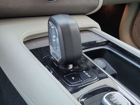 Used 2023 Volvo XC90 B6 Plus image 14