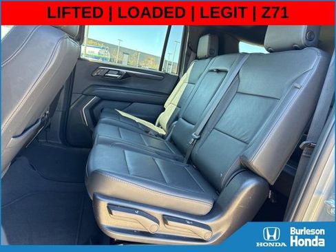 Used 2025 Chevrolet Suburban Z71 AWD/4WD image 17