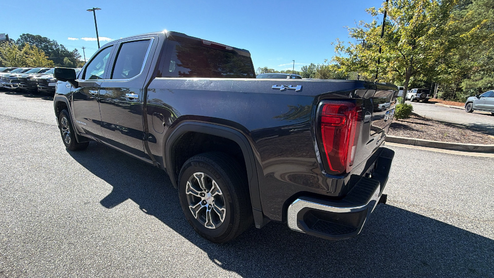 Used 2025 GMC Sierra 1500 SLT AWD/4WD image 10