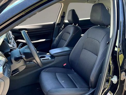 Used 2025 Nissan Altima 2.5 SV FWD image 19