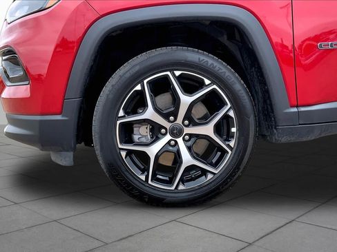 Used 2025 Jeep Compass Limited image 9