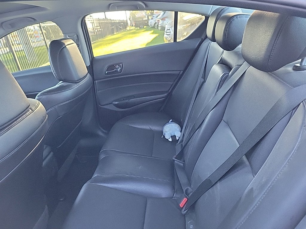 Used 2017 Acura ILX FWD image 11