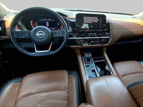 Used 2023 Nissan Pathfinder Platinum FWD image 16