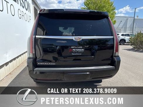 Used 2018 Cadillac Escalade Platinum AWD/4WD image 5