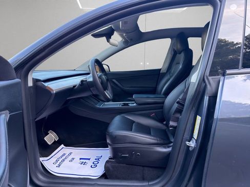 Used 2022 Tesla Model Y Performance image 9