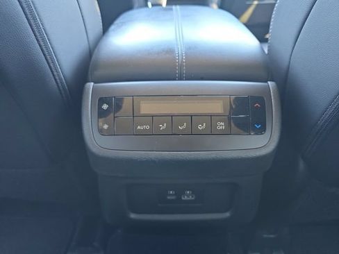 Used 2024 Nissan Pathfinder SL AWD/4WD image 26