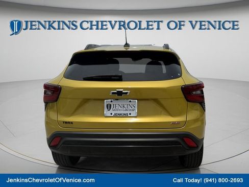 Used 2025 Chevrolet Trax RS w/ Driver Confidence Package FWD image 6