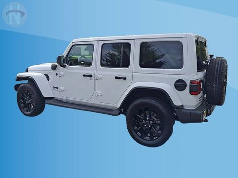 Used 2025 Jeep Wrangler Unlimited Sahara AWD/4WD image 6