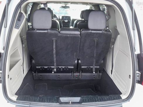 Used 2015 Chrysler Town & Country Touring image 16
