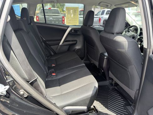 Used 2017 Toyota RAV4 LE w/ Carpet Mat Package AWD/4WD image 12