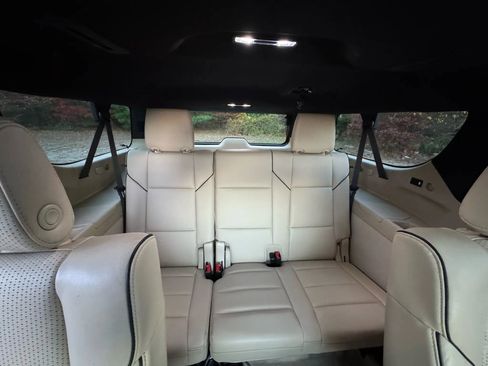 Used 2021 Cadillac Escalade ESV Premium Luxury image 19