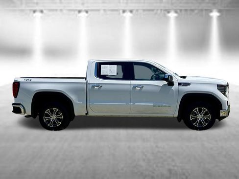 Used 2024 GMC Sierra 1500 SLT AWD/4WD image 4
