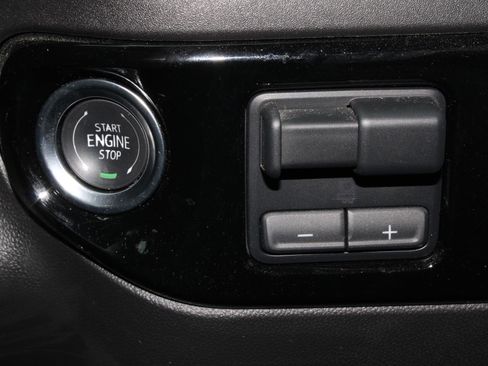 Used 2025 GMC Sierra 1500 Elevation image 12