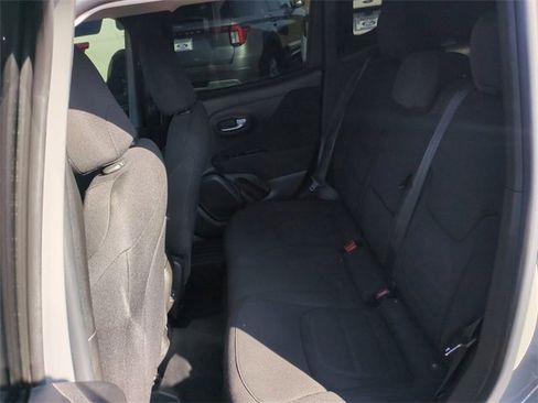 Used 2020 Jeep Renegade Latitude w/ Popular Equipment Group image 14