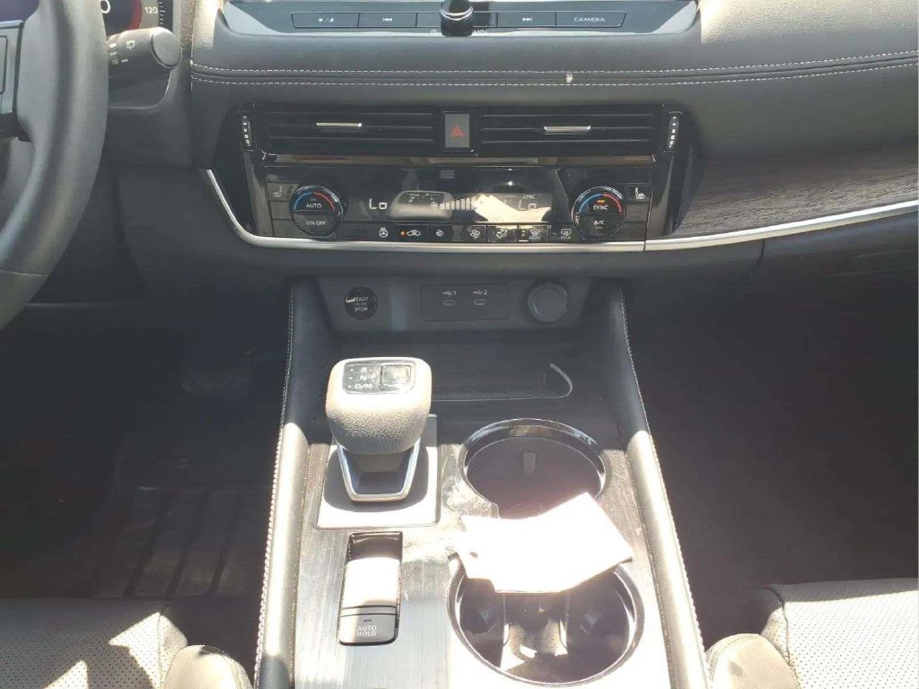 Certified 2025 Nissan Rogue Platinum FWD image 12