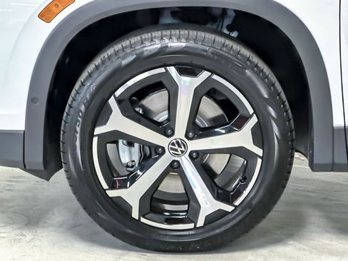 New 2026 Volkswagen Tiguan SE image 24