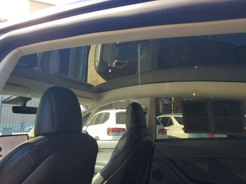 Used 2021 Tesla Model Y Long Range image 14