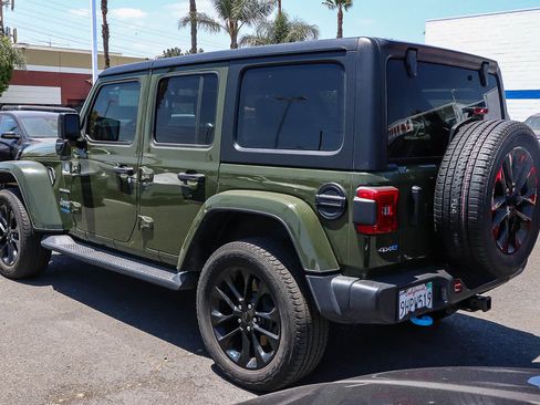 Used 2022 Jeep Wrangler Unlimited Sahara AWD/4WD image 6