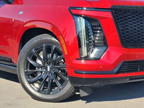 Certified 2025 Cadillac Escalade Sport Platinum w/ LPO, Floor Liner Package AWD/4WD image 9