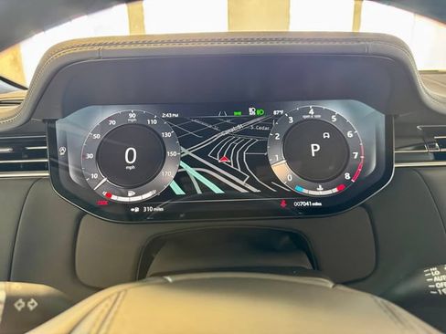 New 2025 Land Rover Range Rover SE AWD/4WD image 11