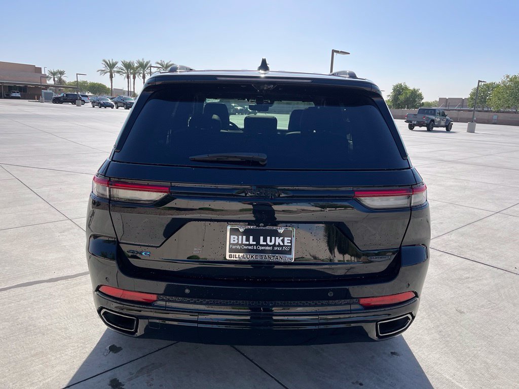 Used 2023 Jeep Grand Cherokee Summit AWD/4WD image 7