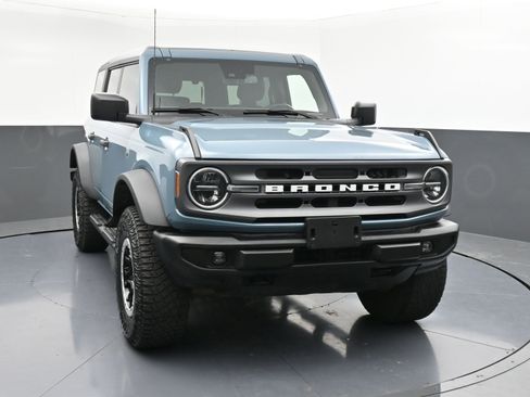Used 2023 Ford Bronco Big Bend w/ Sasquatch Package AWD/4WD image 2
