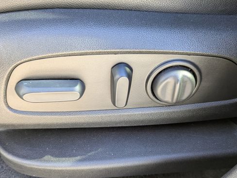 Used 2023 GMC Terrain SLT image 22