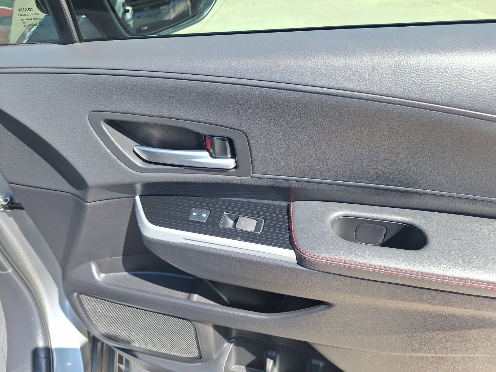 Used 2026 Toyota Sienna XSE AWD/4WD image 35