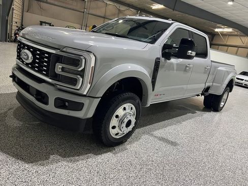 Used 2026 Ford F450 Platinum w/ FX4 Off-Road Package image 3