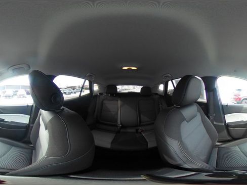 Used 2025 Chevrolet Trax LT w/ LT Convenience Package image 40