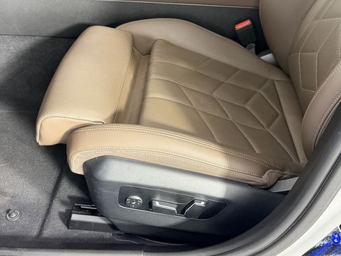 Used 2024 BMW 540i xDrive w/ Executive Package image 13