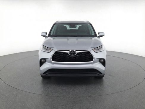 Used 2024 Toyota Highlander XSE image 2