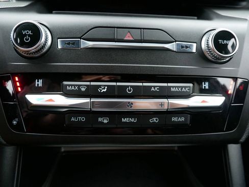 Used 2020 Ford Explorer XLT w/ Comfort Package image 26