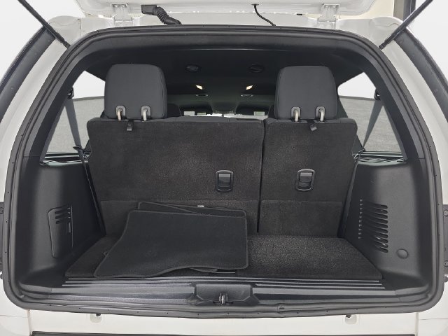 Used 2017 Ford Expedition XLT AWD/4WD image 32