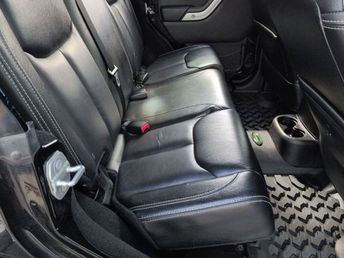 Certified 2016 Jeep Wrangler Unlimited Rubicon w/ Connectivity Group image 14