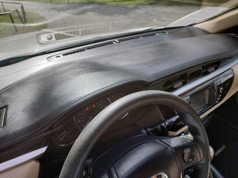 Used 2015 Toyota Corolla LE image 19