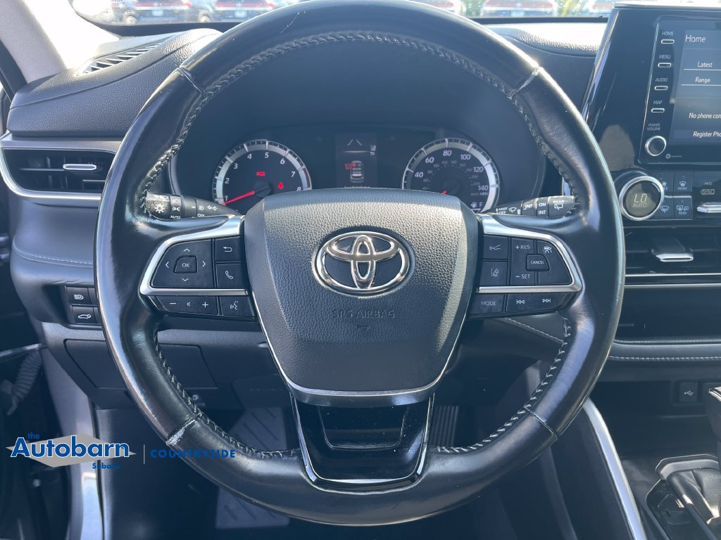 Used 2021 Toyota Highlander LE AWD/4WD image 12