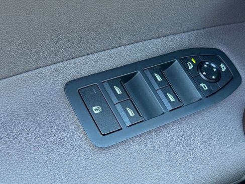 Used 2023 BMW iX xDrive50 w/ Sport Package image 11