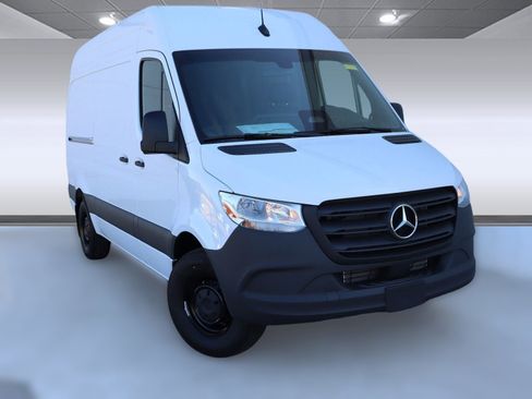 Used 2025 Mercedes-Benz Sprinter 2500 image 7