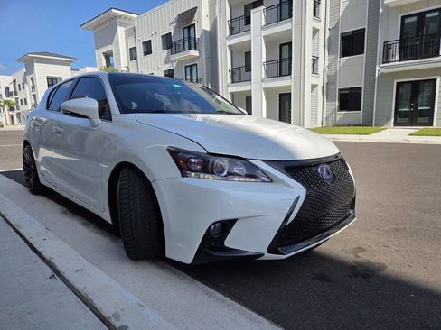 Used 2015 Lexus CT 200h image 4