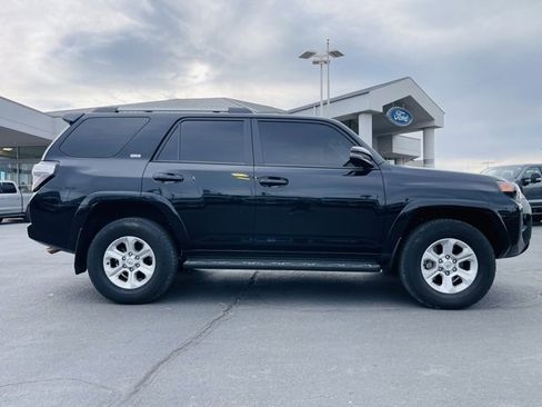 Used 2023 Toyota 4Runner SR5 Premium image 2