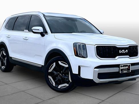 Used 2024 Kia Telluride EX w/ EX Captain's Chair Package FWD image 3