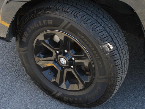 Used 2017 Toyota 4Runner SR5 Premium AWD/4WD image 18