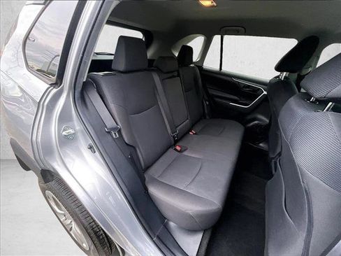Used 2020 Toyota RAV4 LE image 28