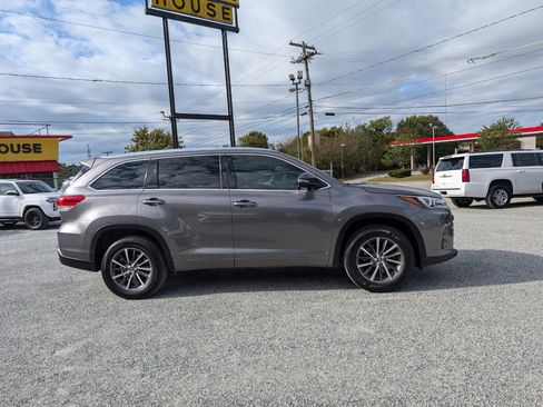 Used 2018 Toyota Highlander XLE image 5