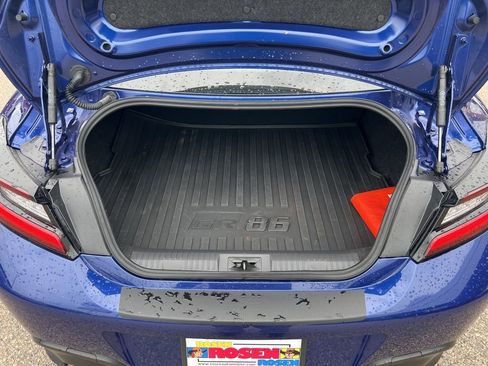 Used 2025 Toyota GR86 Premium w/ Performance Package image 8