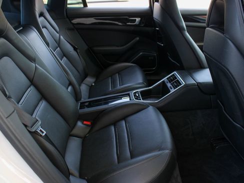 Used 2018 Porsche Panamera 4S image 27