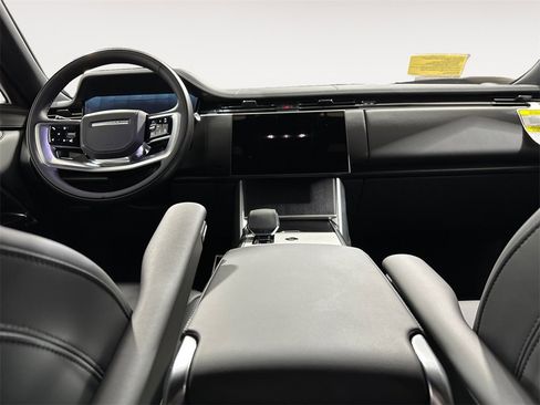 New 2026 Land Rover Range Rover SE image 10